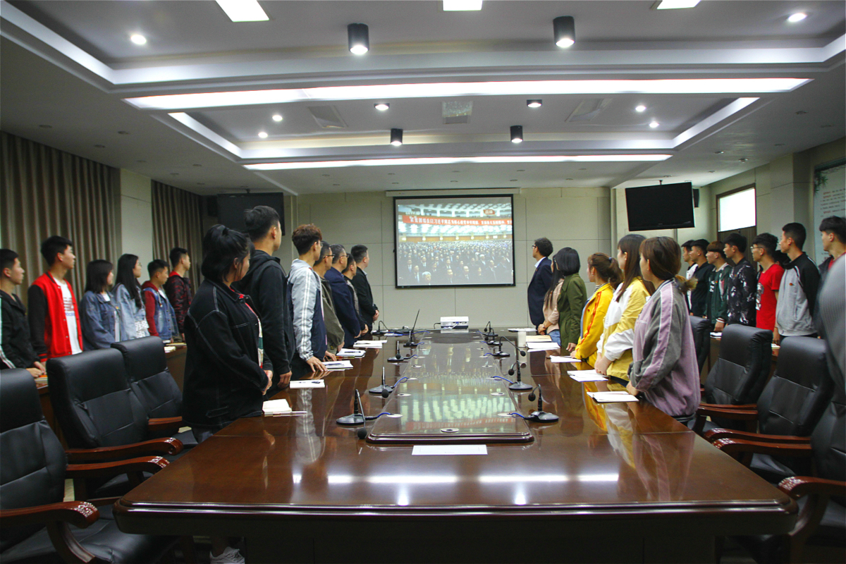 德州科技職業(yè)學(xué)院組織團(tuán)員集中收看紀(jì)念五四運動100周年大會(圖文)
