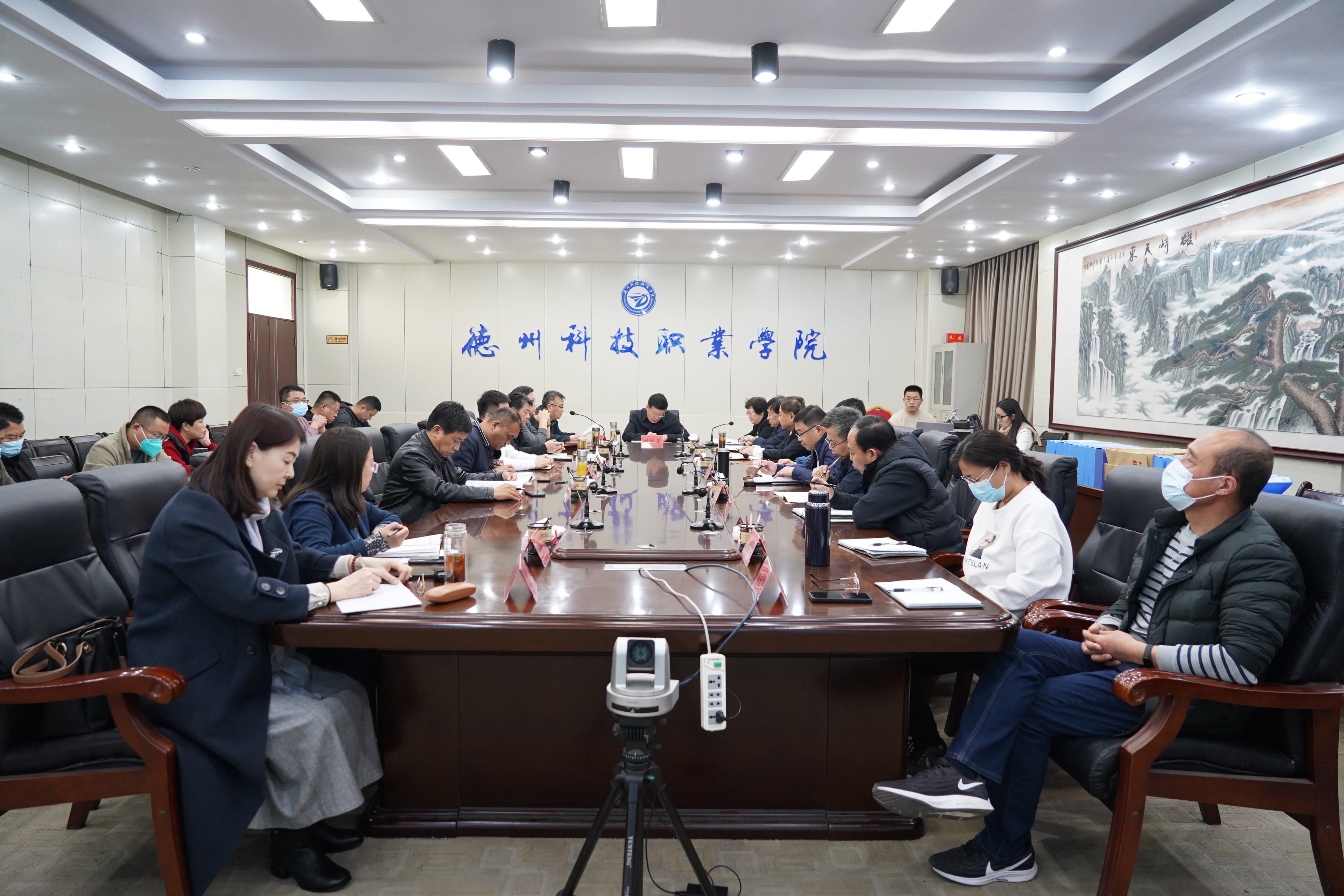 學(xué)院召開2023年中層以上干部會(huì)議